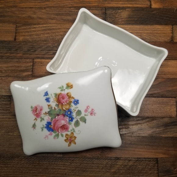 Vintage Vanity Ceramic Trinket BoxHand painted - Picture 1 of 5